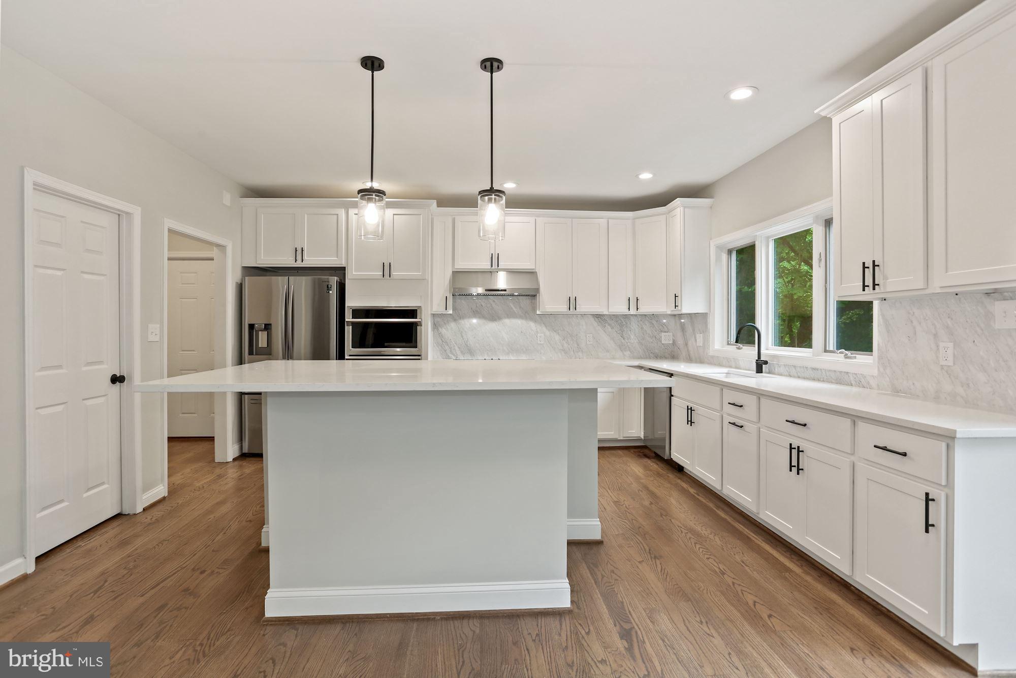 CHINQUAPIN MANOR - Residential