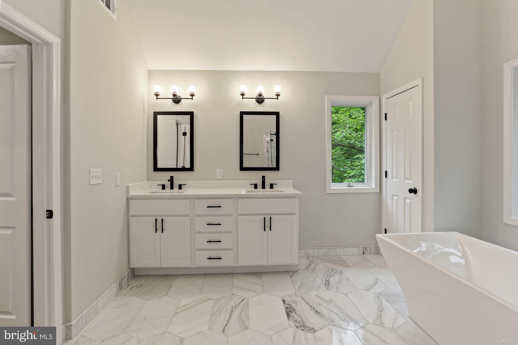 CHINQUAPIN MANOR - Residential