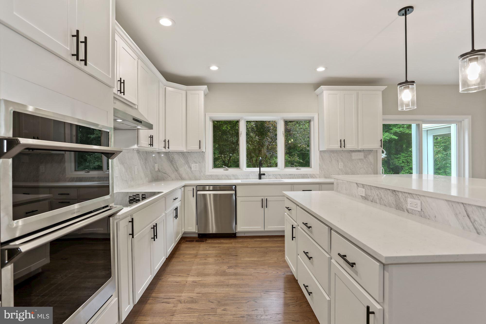 CHINQUAPIN MANOR - Residential