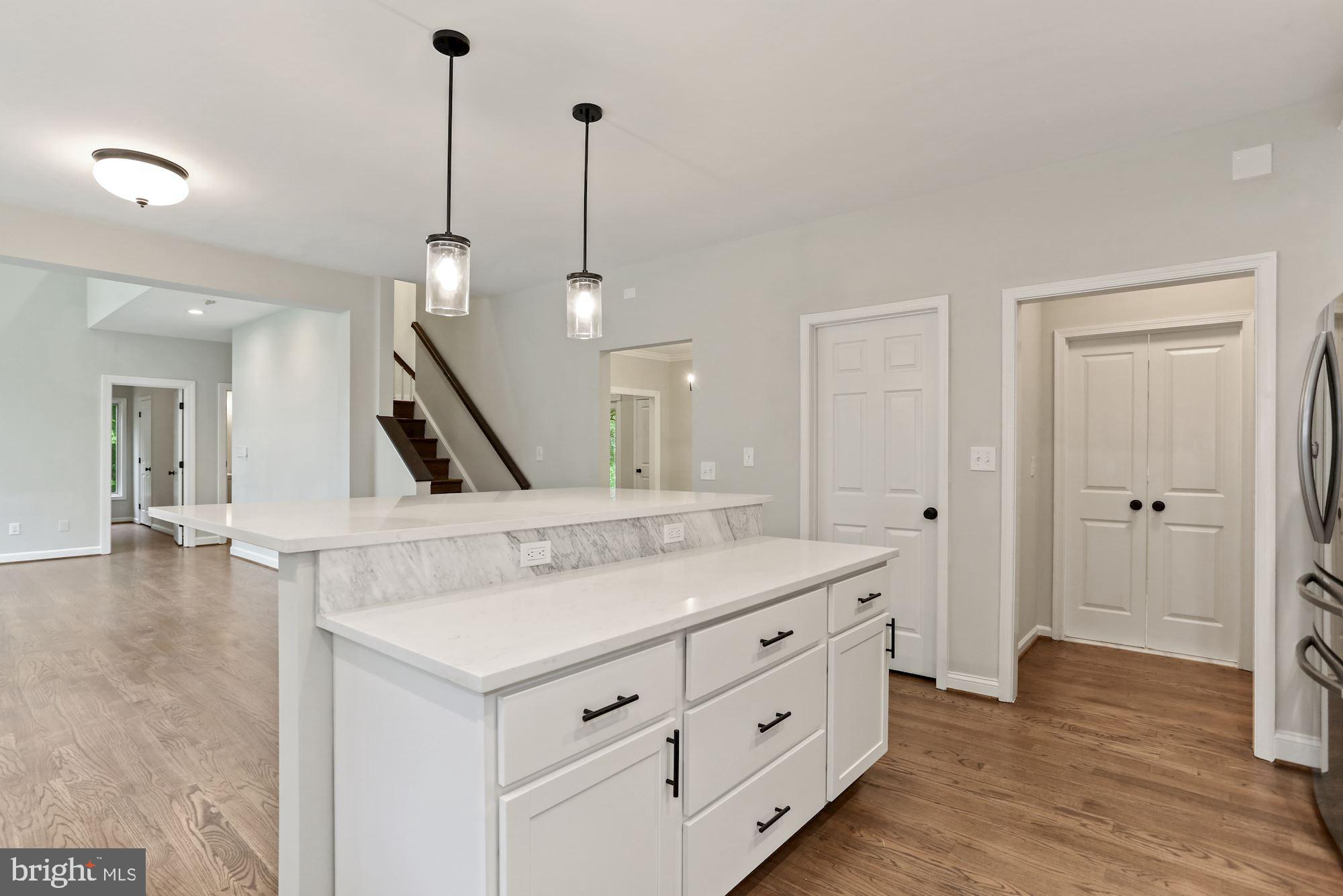 CHINQUAPIN MANOR - Residential