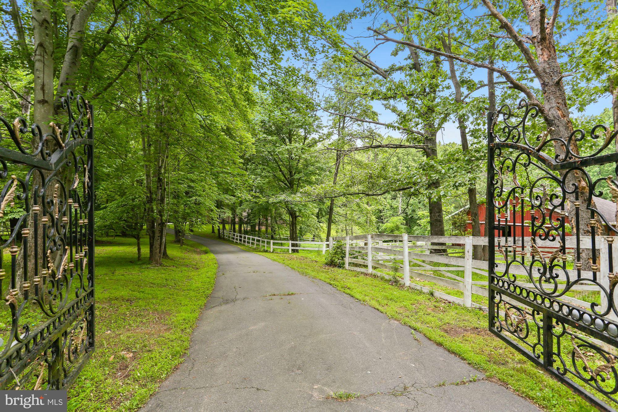 CHINQUAPIN MANOR - Residential
