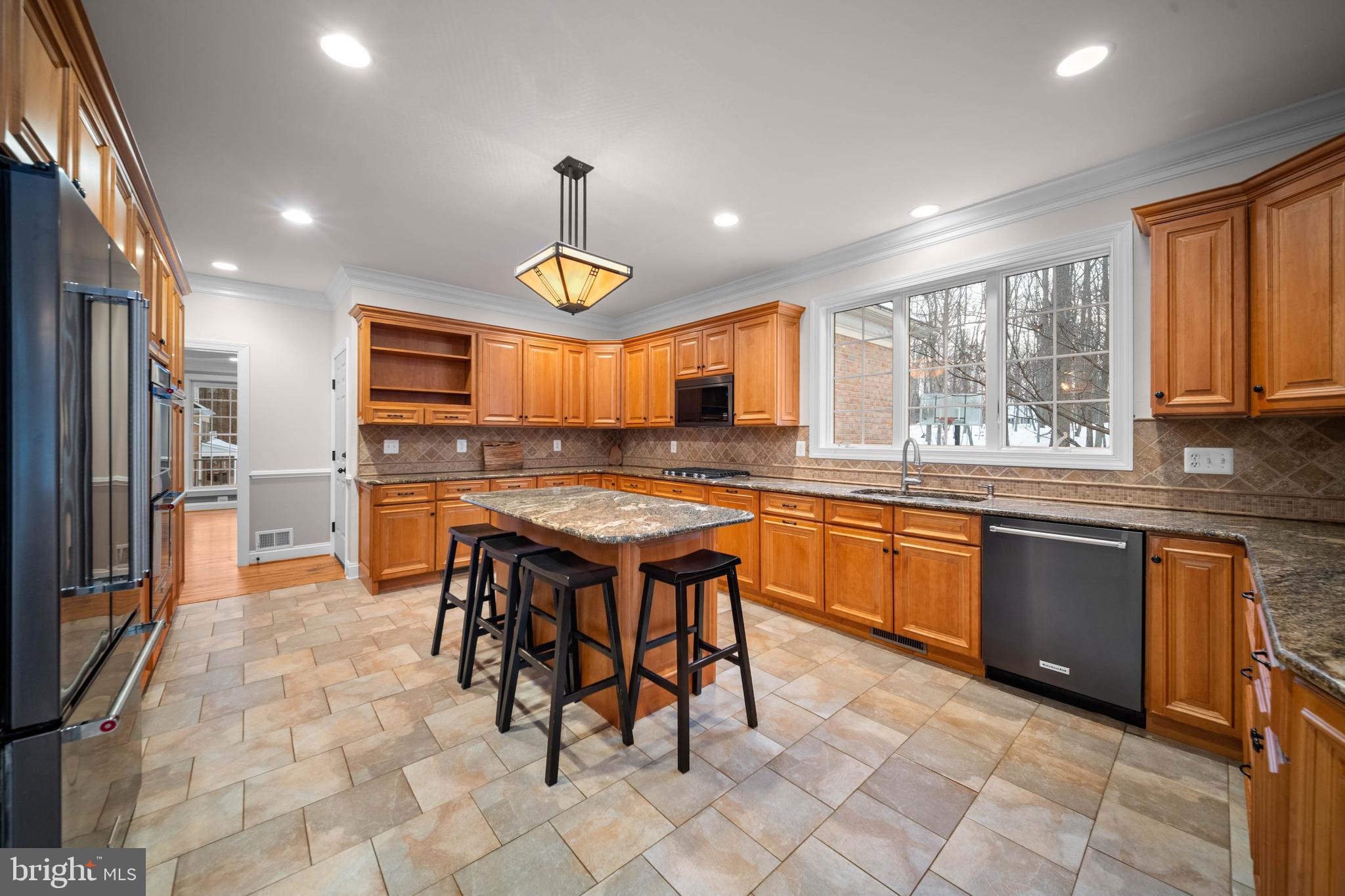 6 MIDDLE WOODS COURT