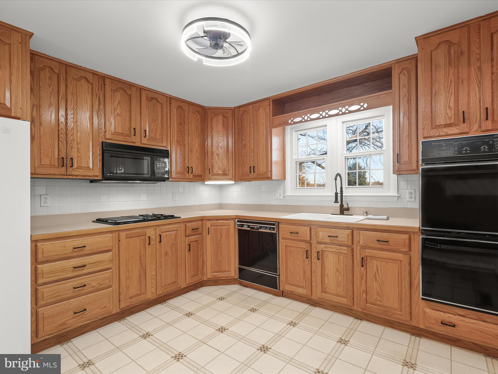 FONT HILL MANOR - Residential