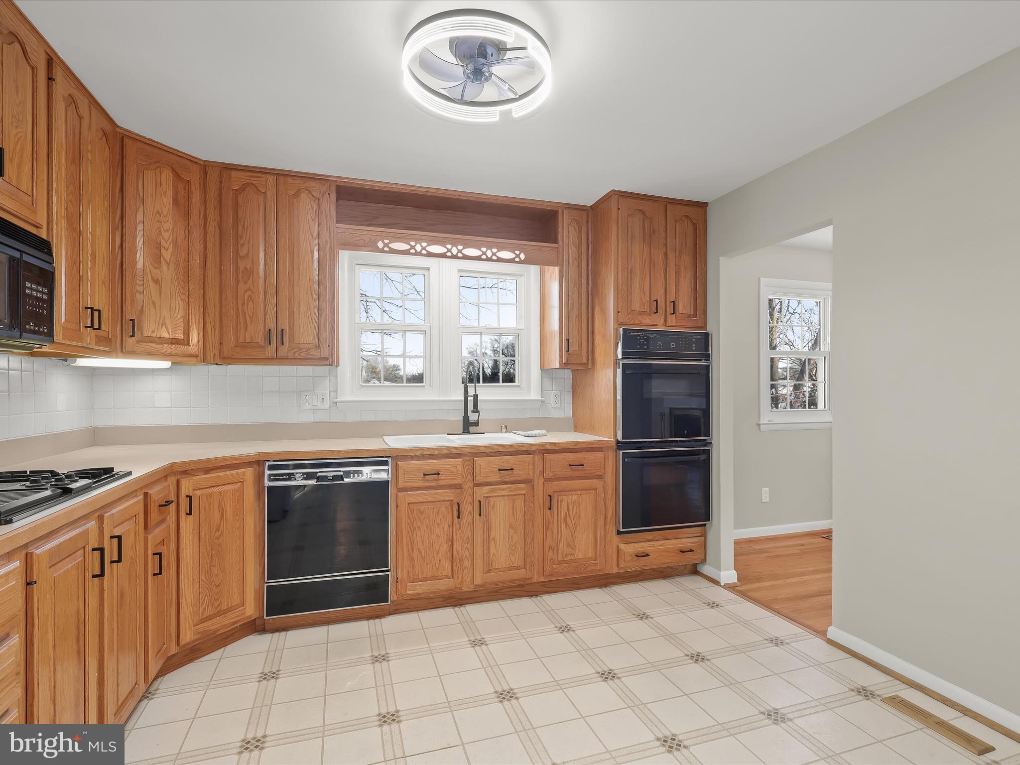 FONT HILL MANOR - Residential