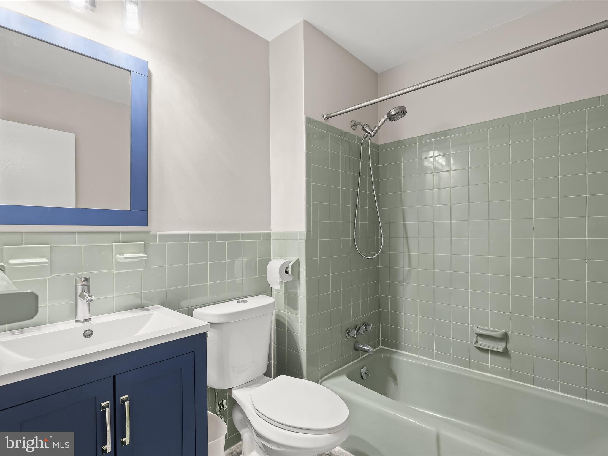 FONT HILL MANOR - Residential