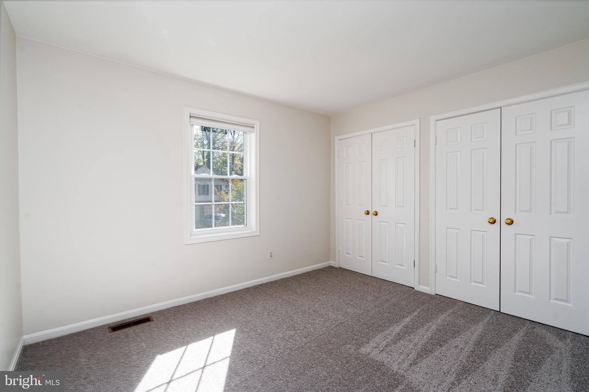 DUMONT OAKS - Residential