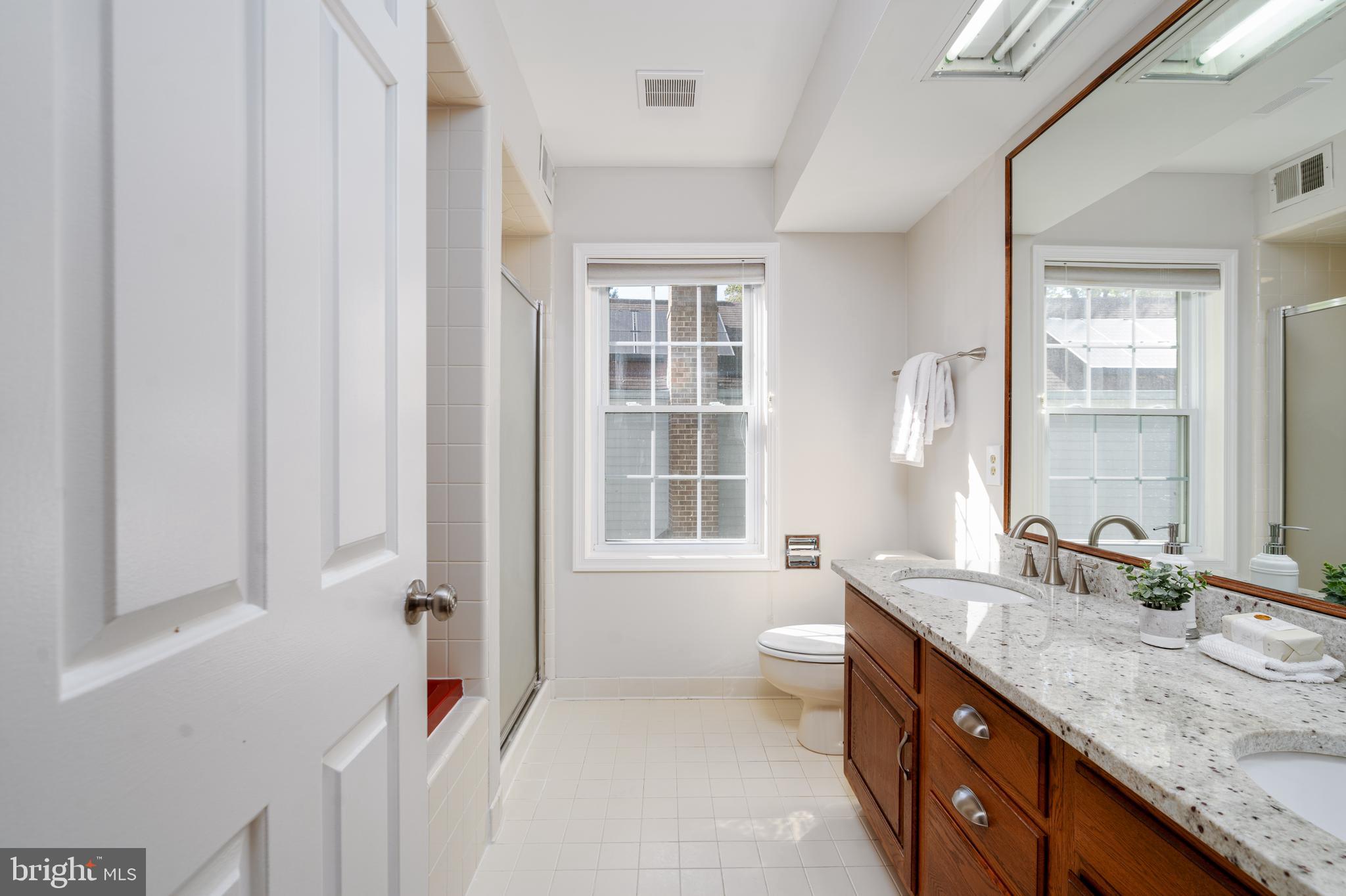 DUMONT OAKS - Residential