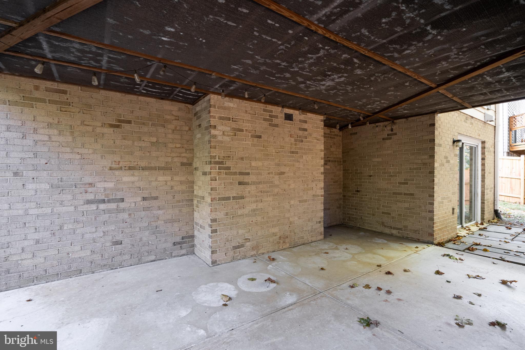 DUMONT OAKS - Residential