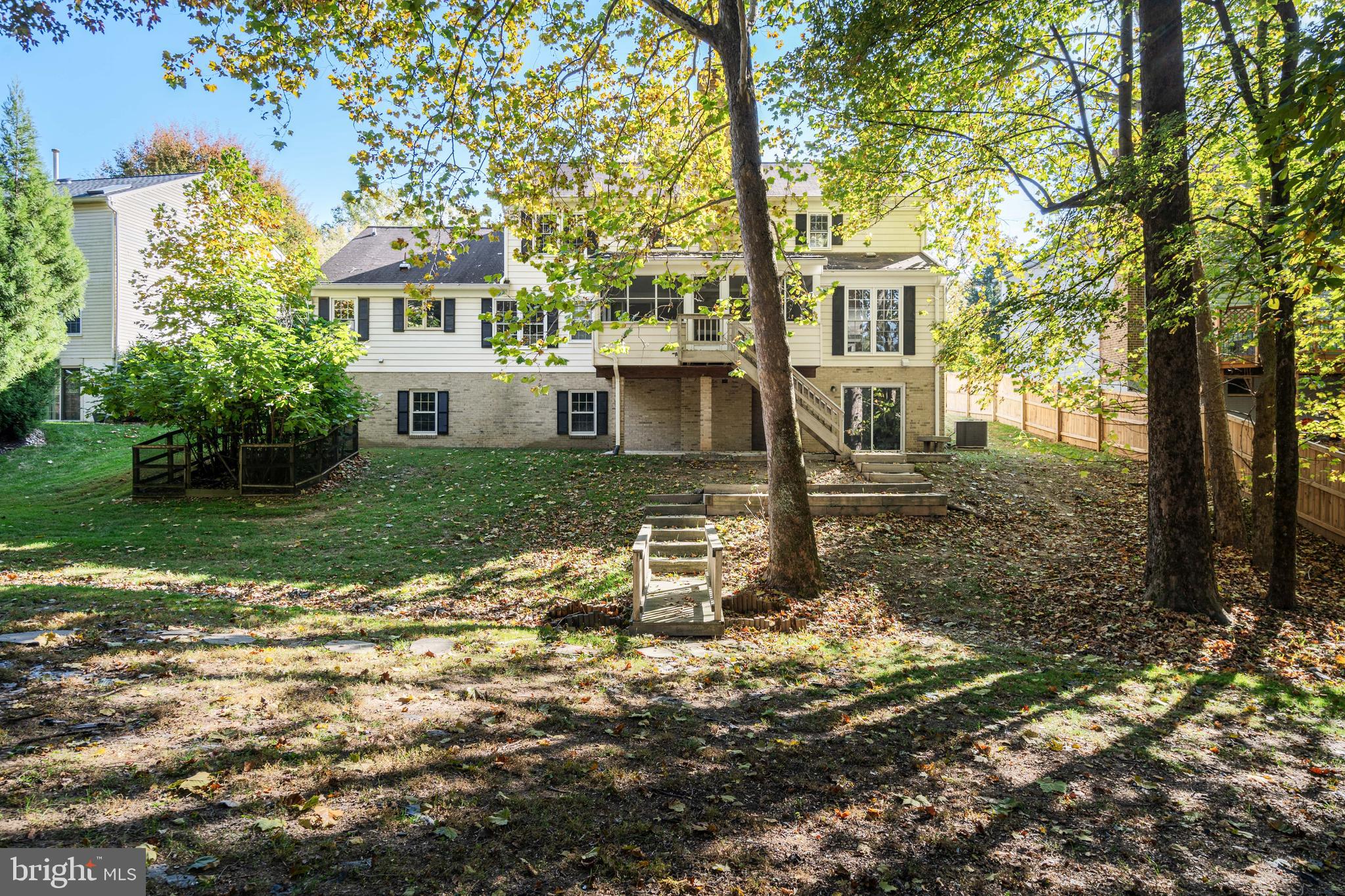 DUMONT OAKS - Residential