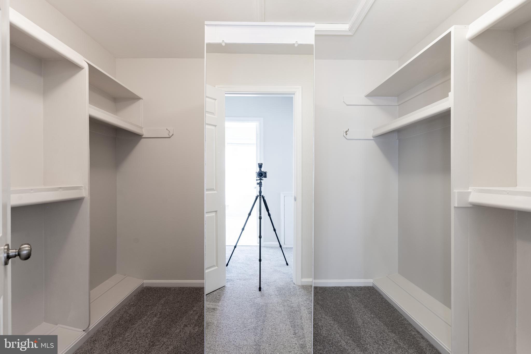 DUMONT OAKS - Residential