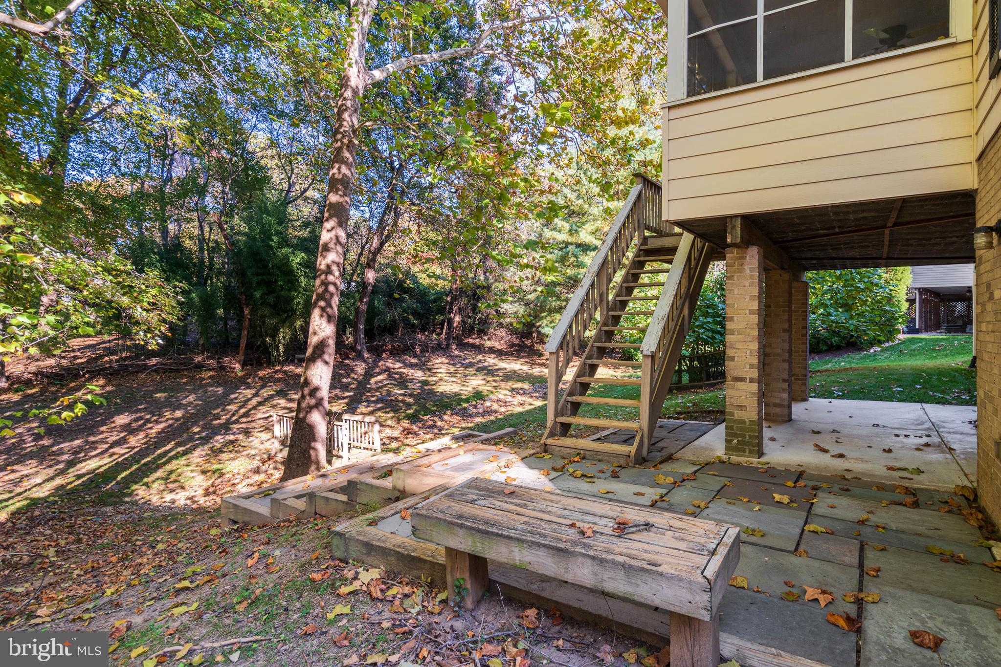 DUMONT OAKS - Residential