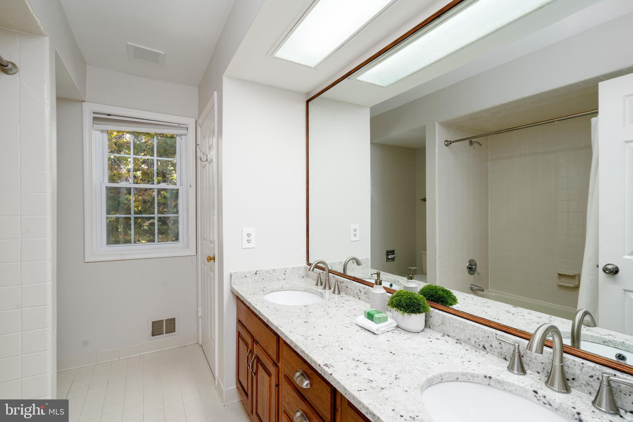 DUMONT OAKS - Residential