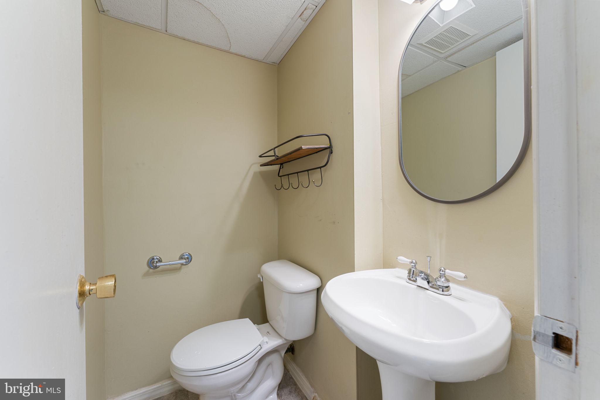 CROFTON SQUARE - Residential Lease