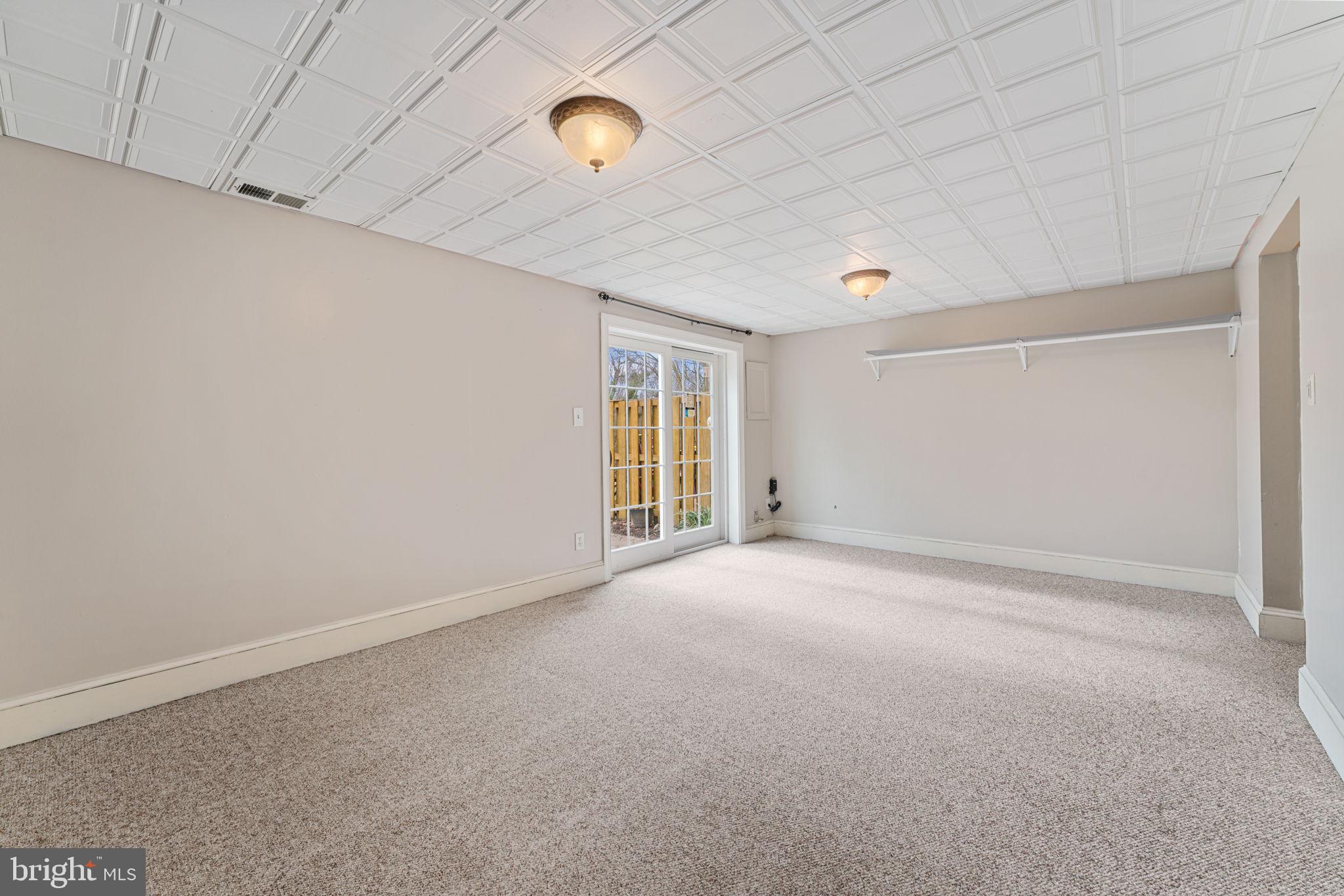 CROFTON SQUARE - Residential Lease