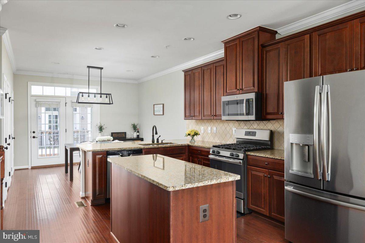 CRESCENT PLACE - Residential