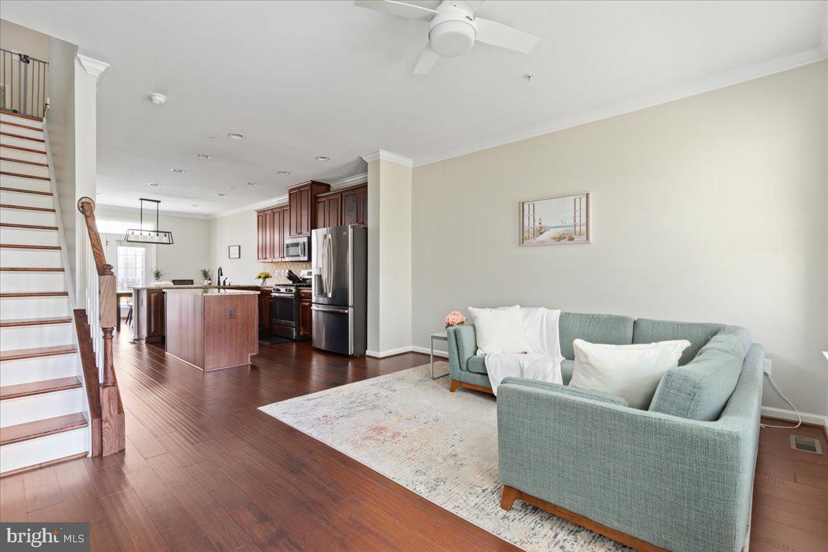 CRESCENT PLACE - Residential