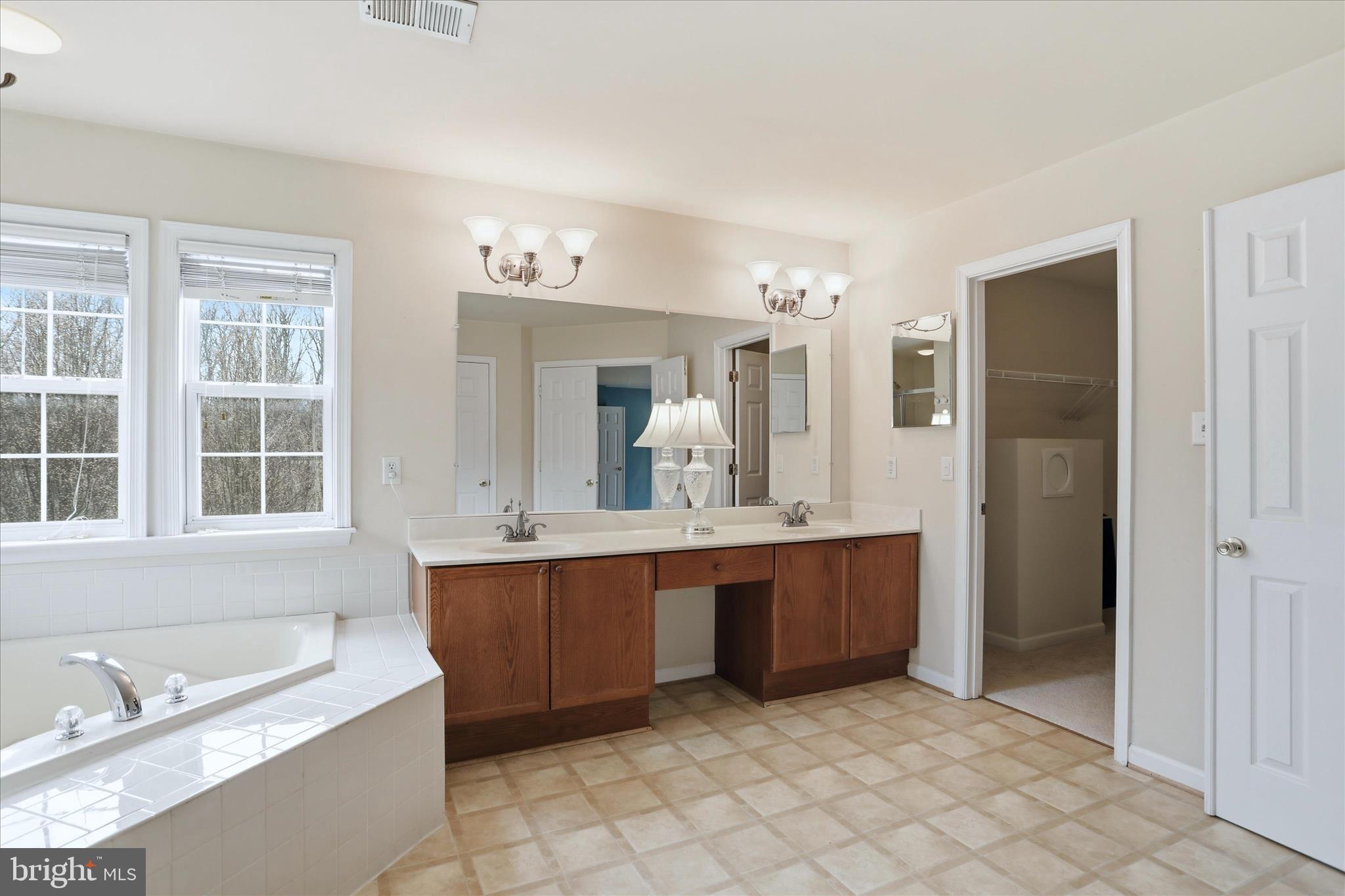 SHERWOOD FOREST - Residential