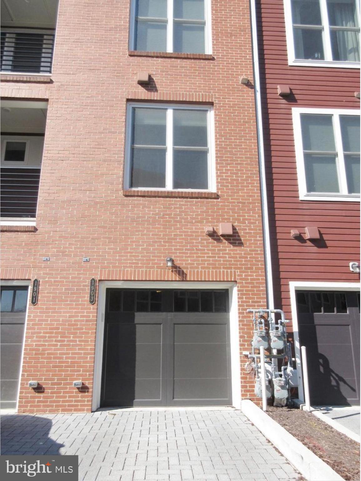 POTOMAC YARD CONDOMINIUM - Residential Lease