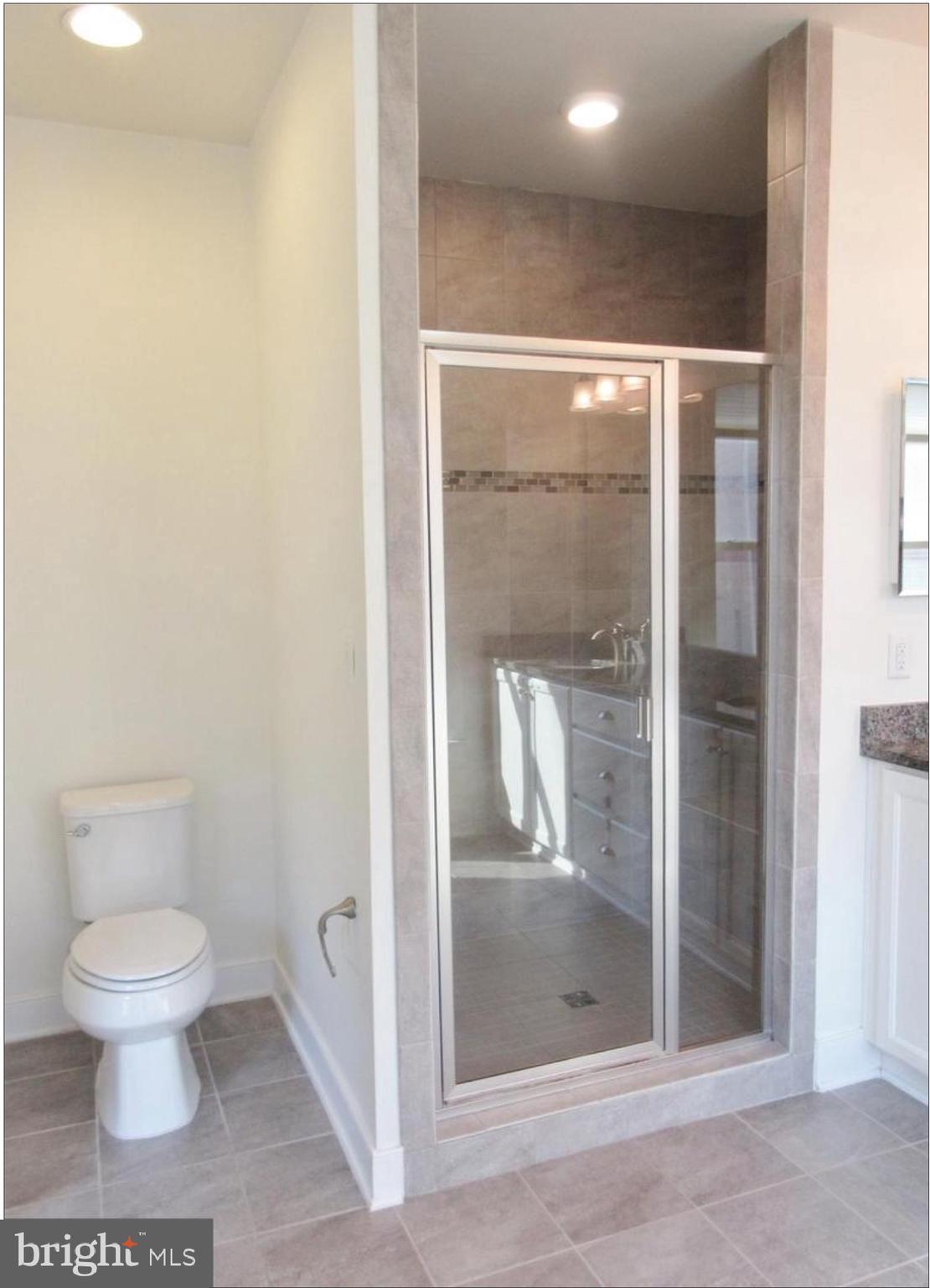 POTOMAC YARD CONDOMINIUM - Residential Lease