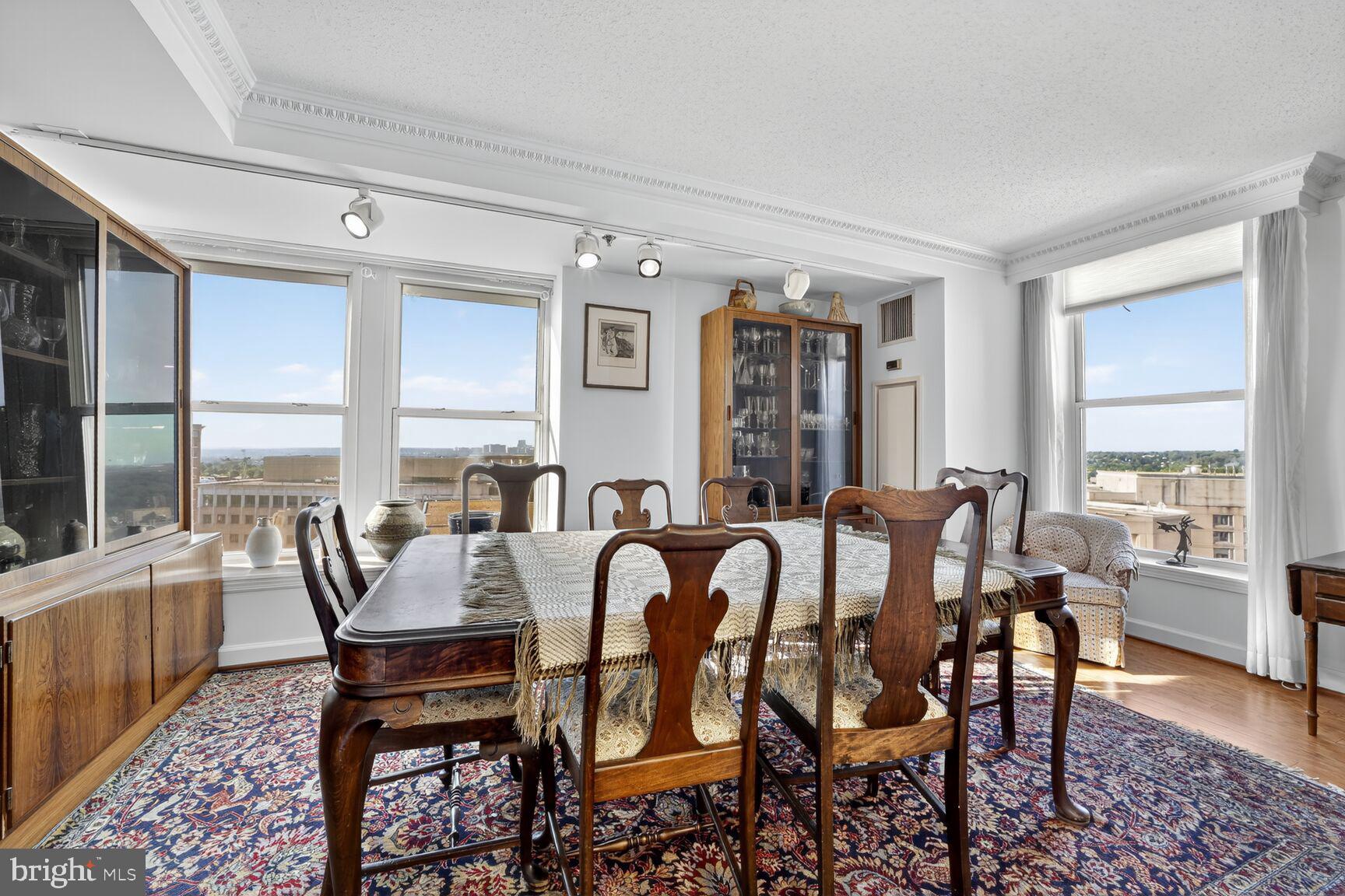 THE JEFFERSON - SUNRISE SENIOR LIVING - Residential