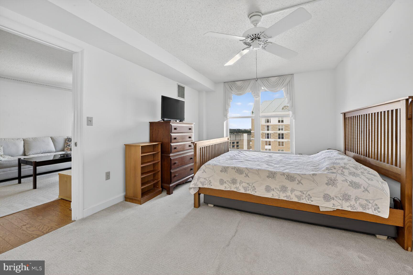 THE JEFFERSON - SUNRISE SENIOR LIVING - Residential