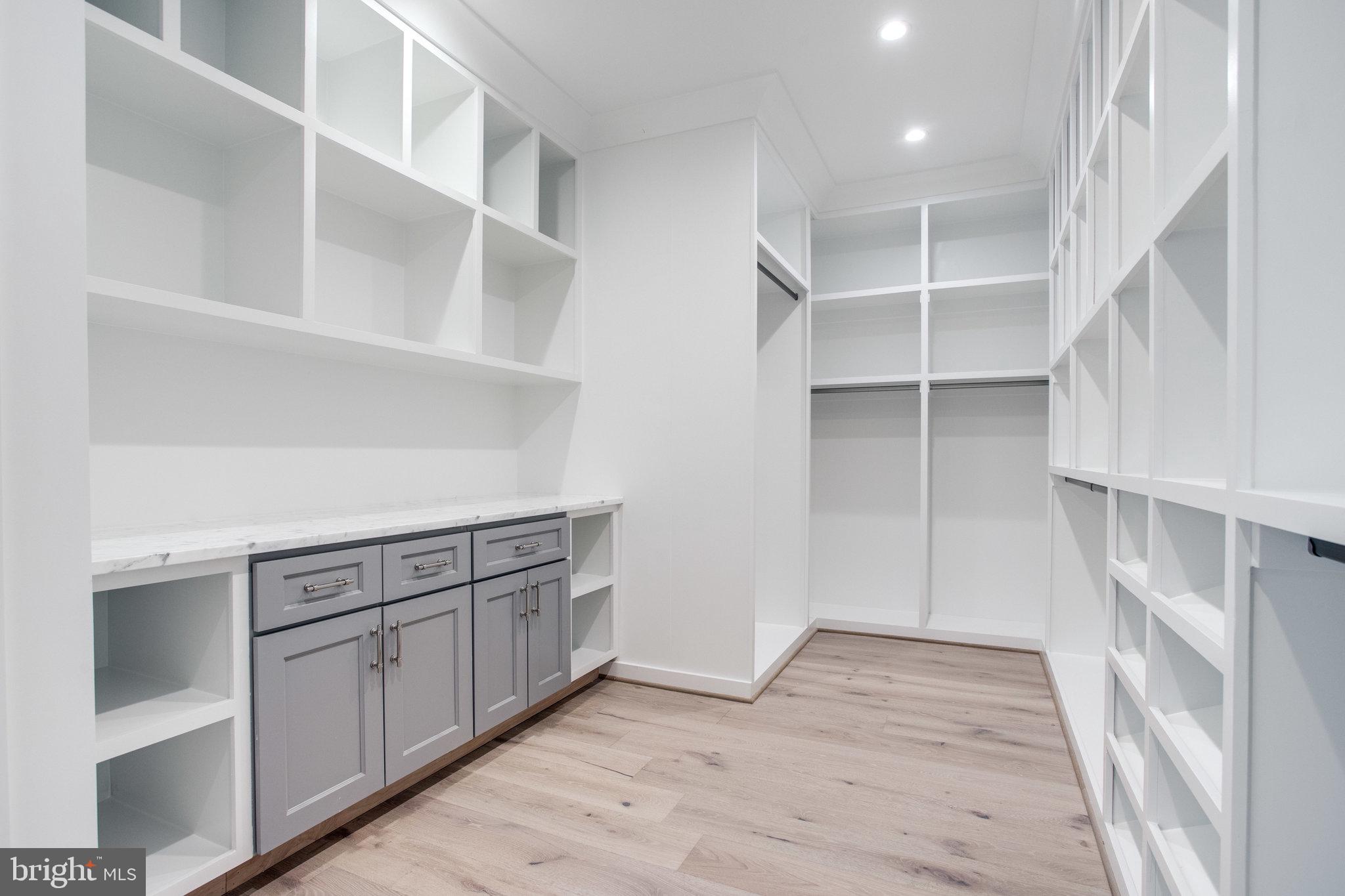 BROYHILLS MCLEAN ESTATES - Residential