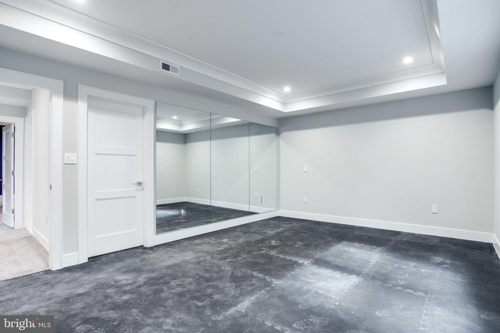 BROYHILLS MCLEAN ESTATES - Residential