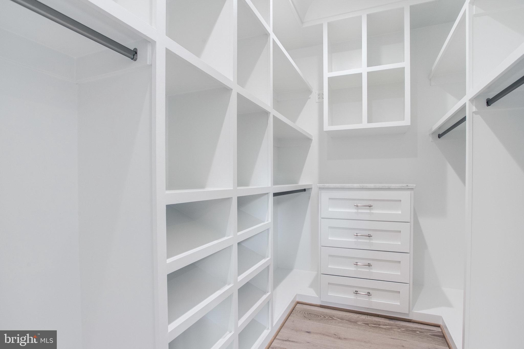 BROYHILLS MCLEAN ESTATES - Residential