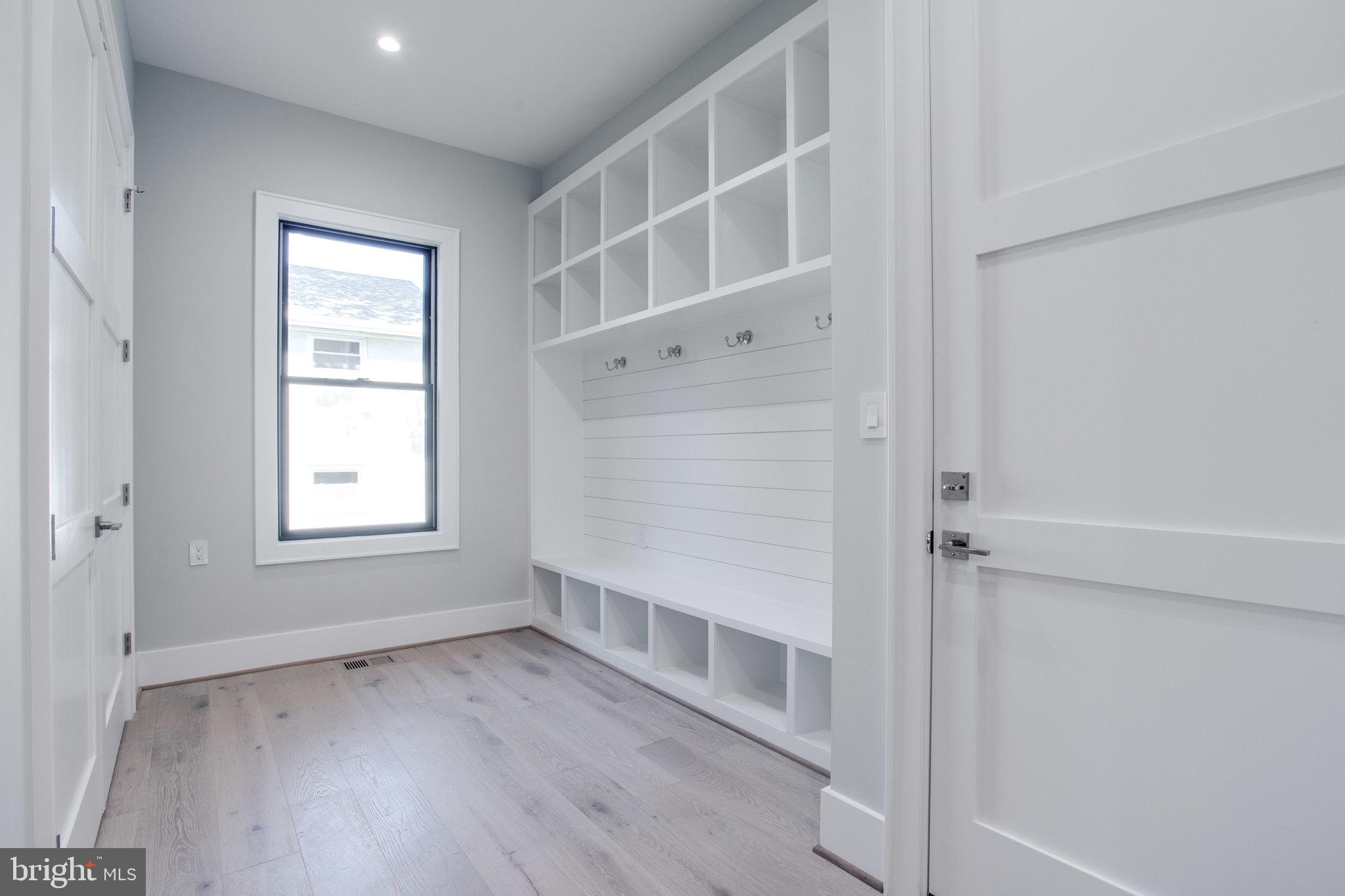 BROYHILLS MCLEAN ESTATES - Residential