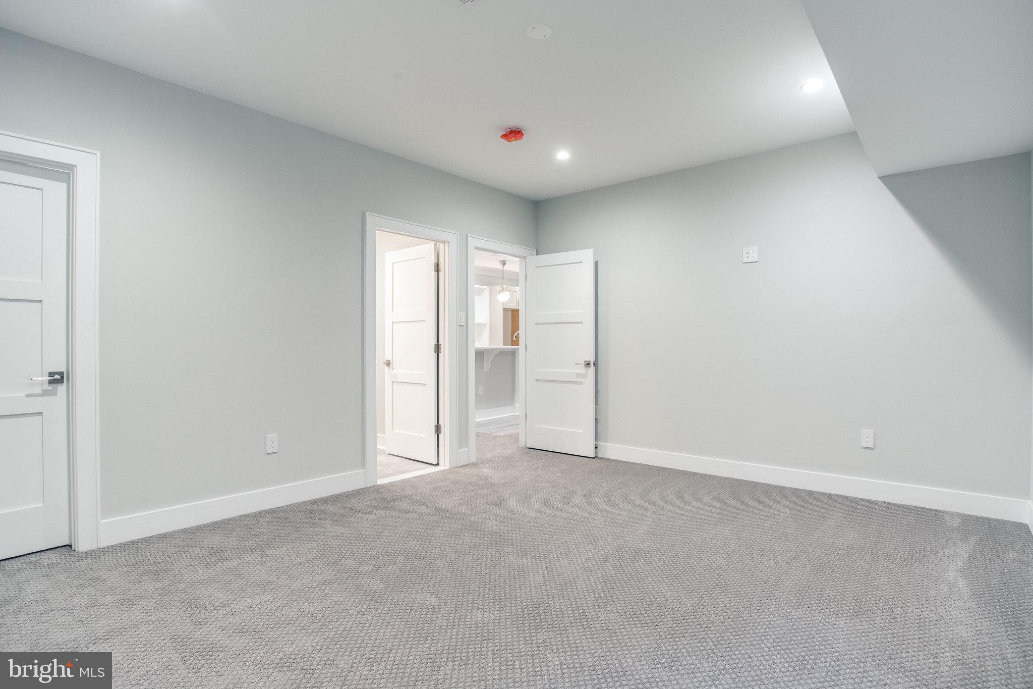 BROYHILLS MCLEAN ESTATES - Residential