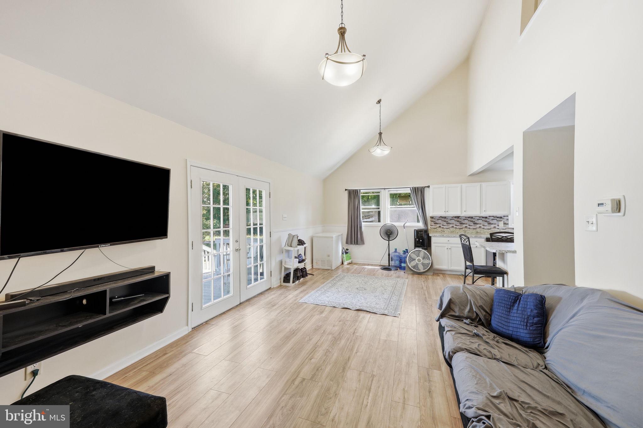 707 LAKESHORE DRIVE