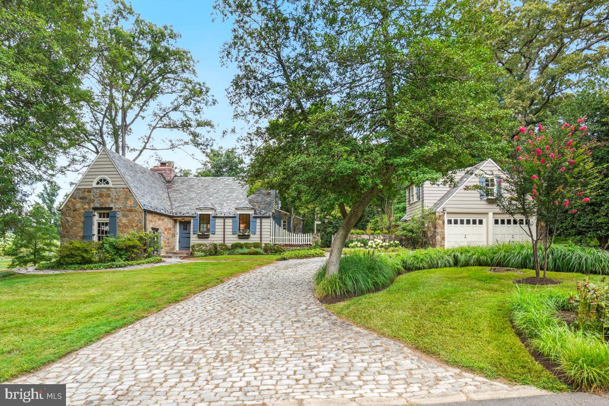 MANOR PARK - Residential