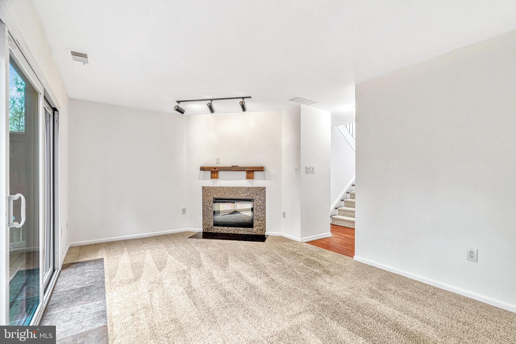 BOSTON RIDGE - Residential