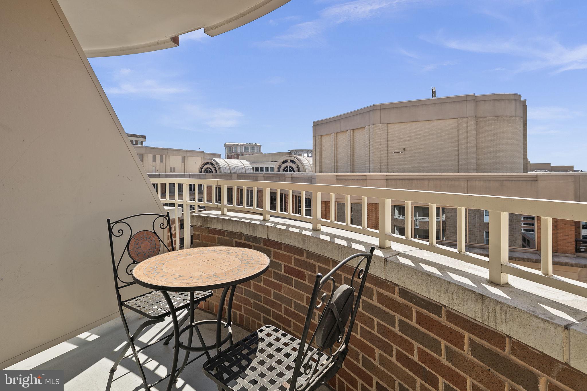 THE JEFFERSON - SUNRISE SENIOR LIVING - Residential