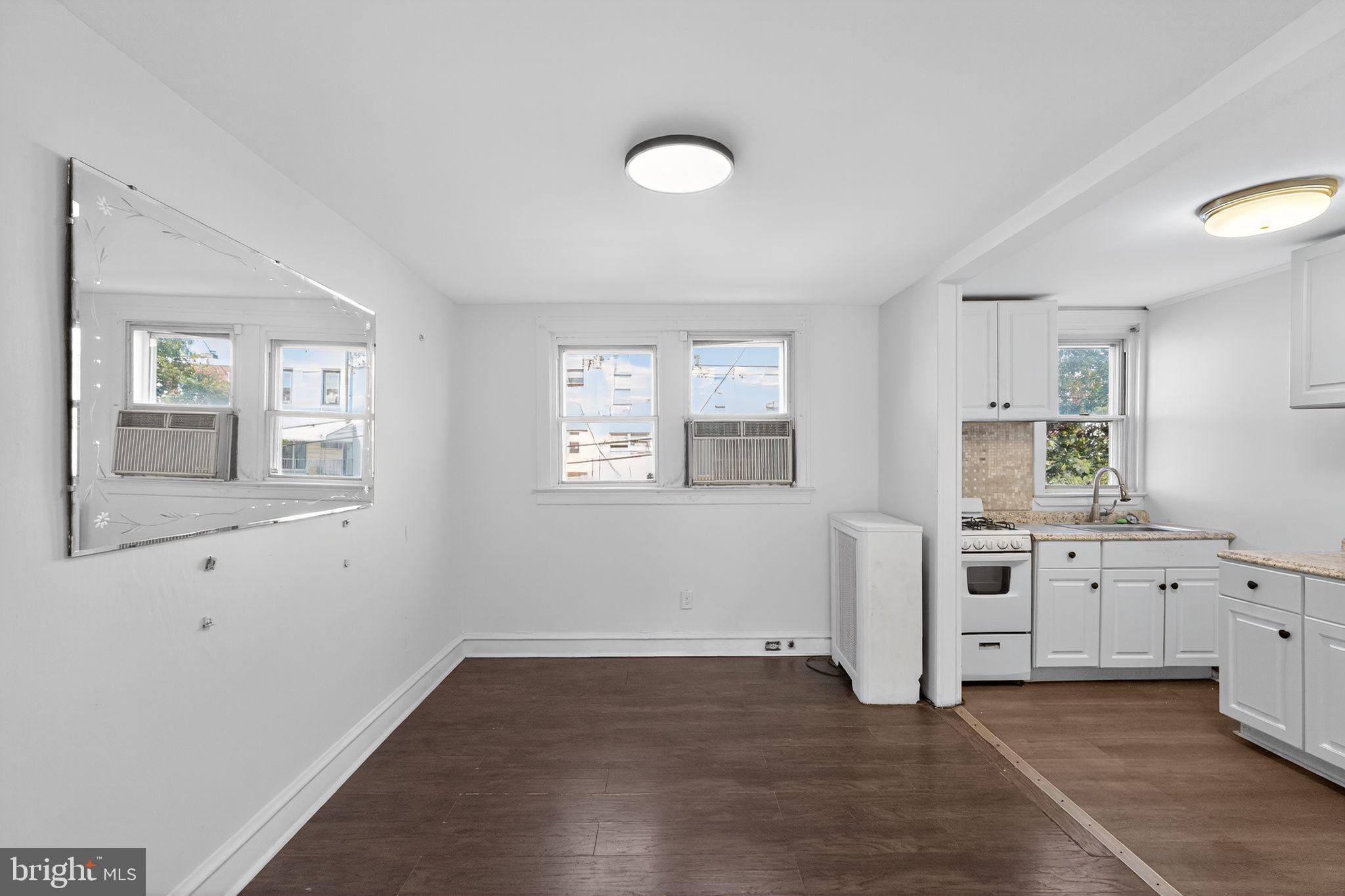 ELMWOOD PARK - Residential