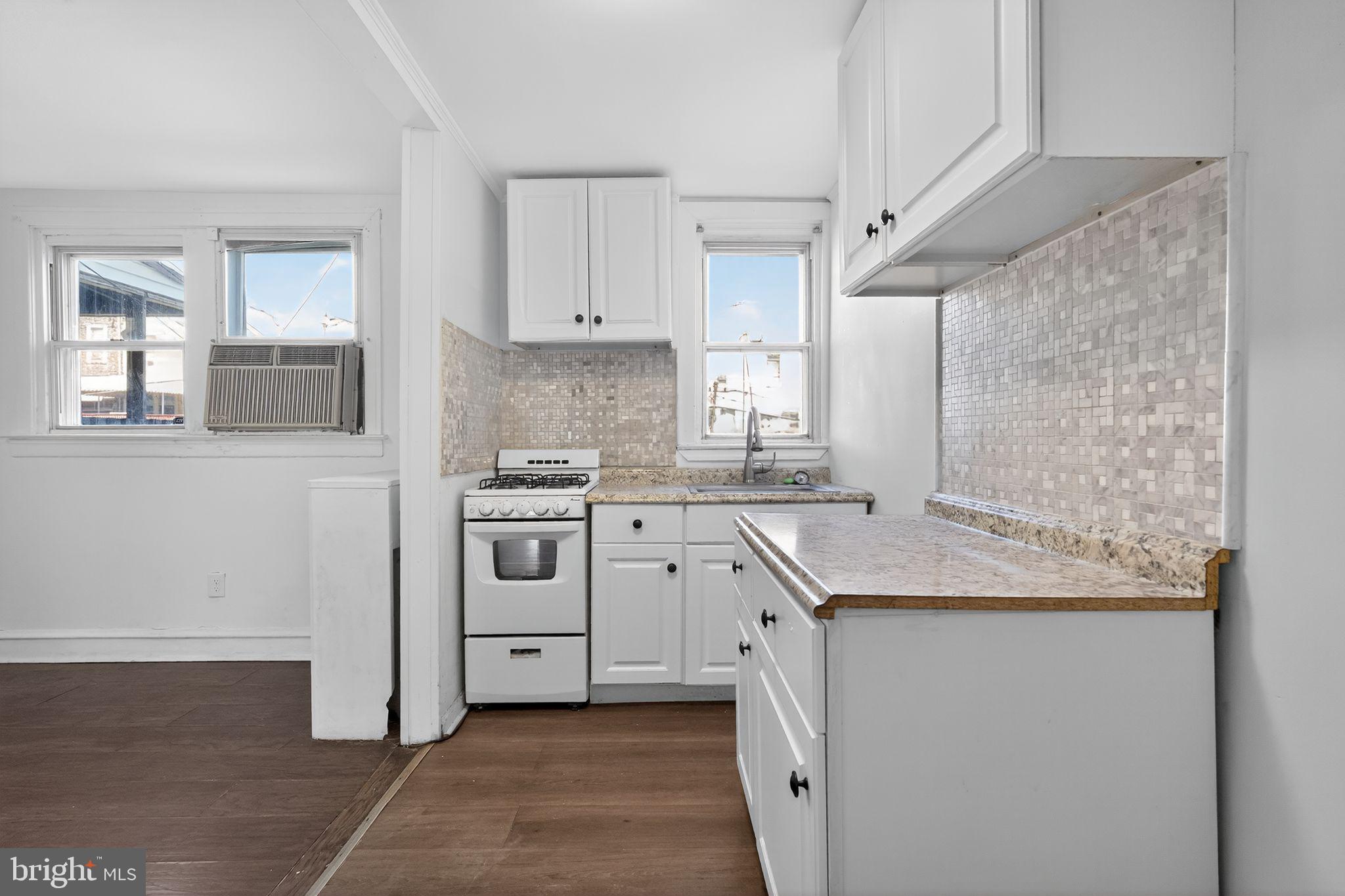 ELMWOOD PARK - Residential