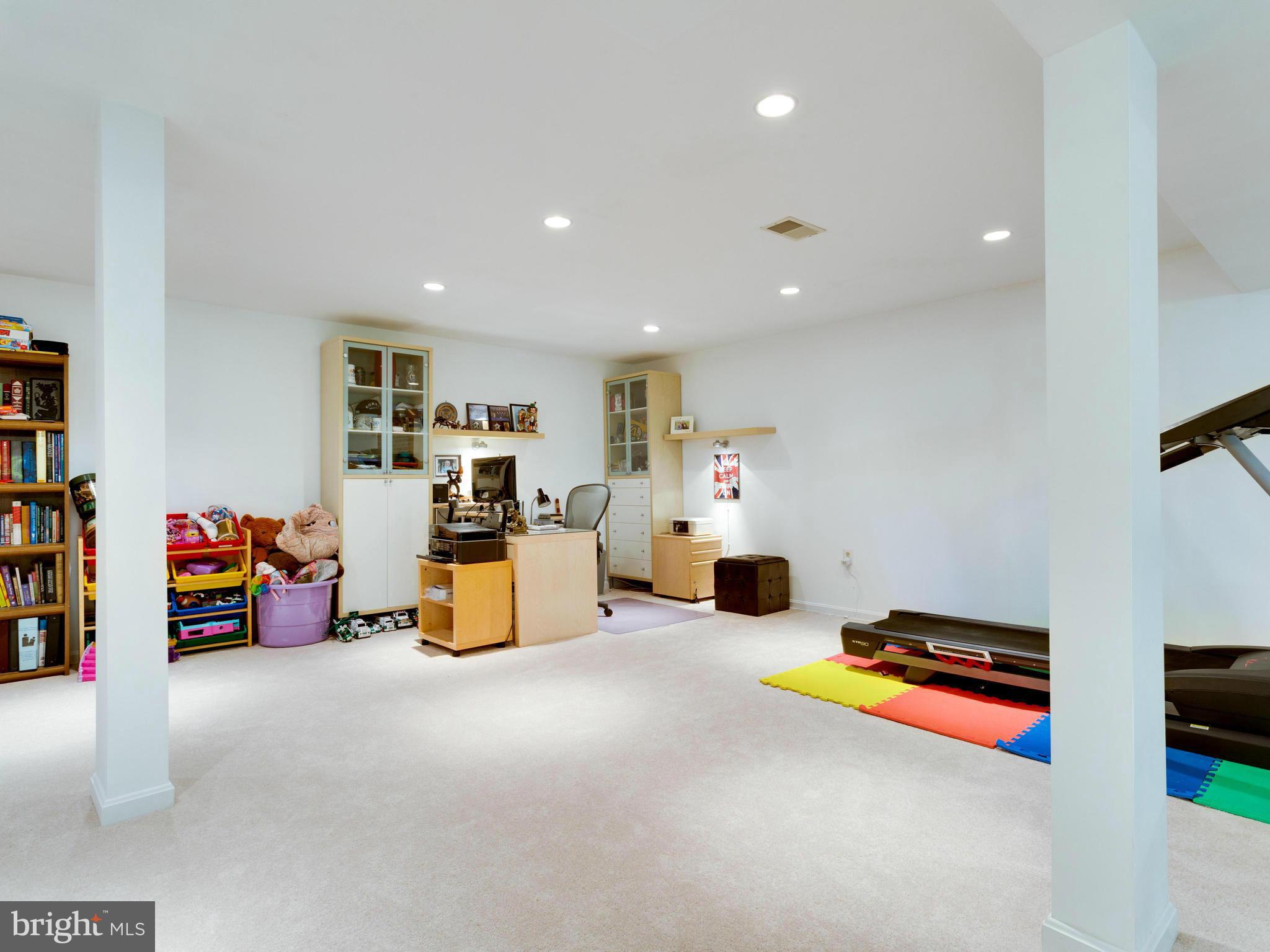 LAKEWOOD HILLS - Residential