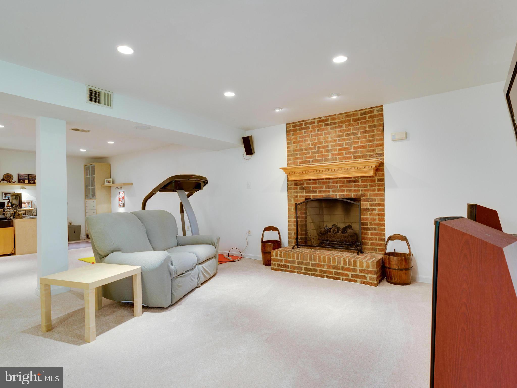 LAKEWOOD HILLS - Residential