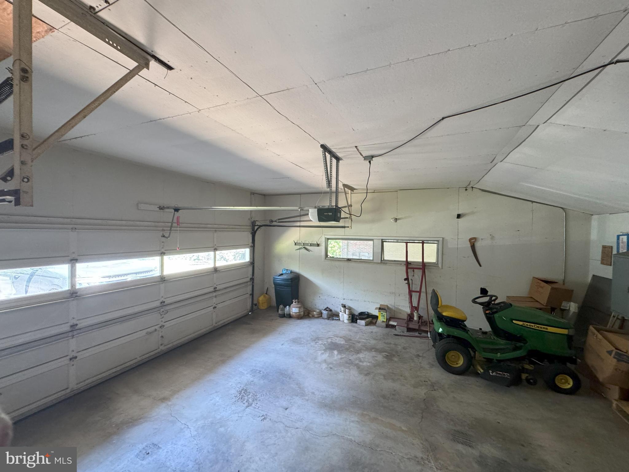126 E HARRIS DRIVE