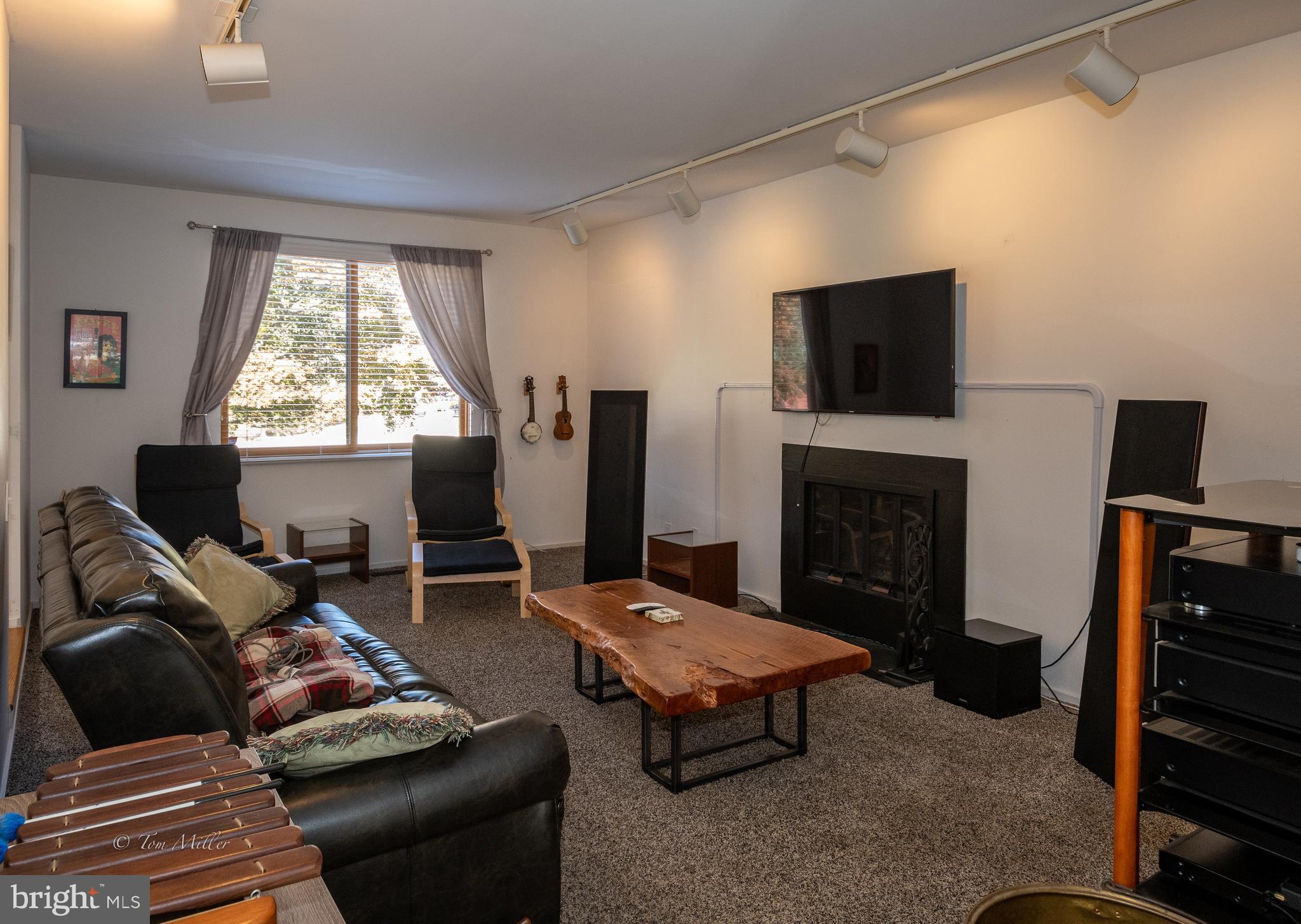 AUTUMN WINDS - Residential