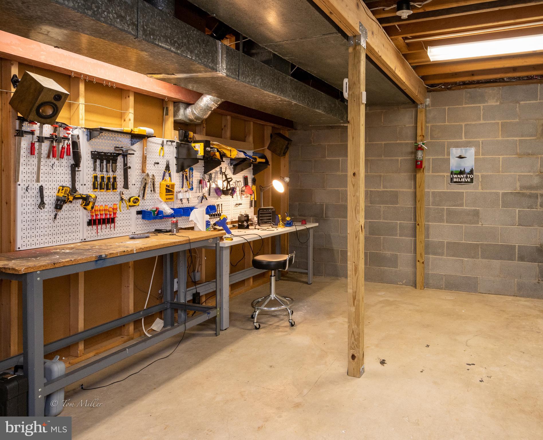 AUTUMN WINDS - Residential