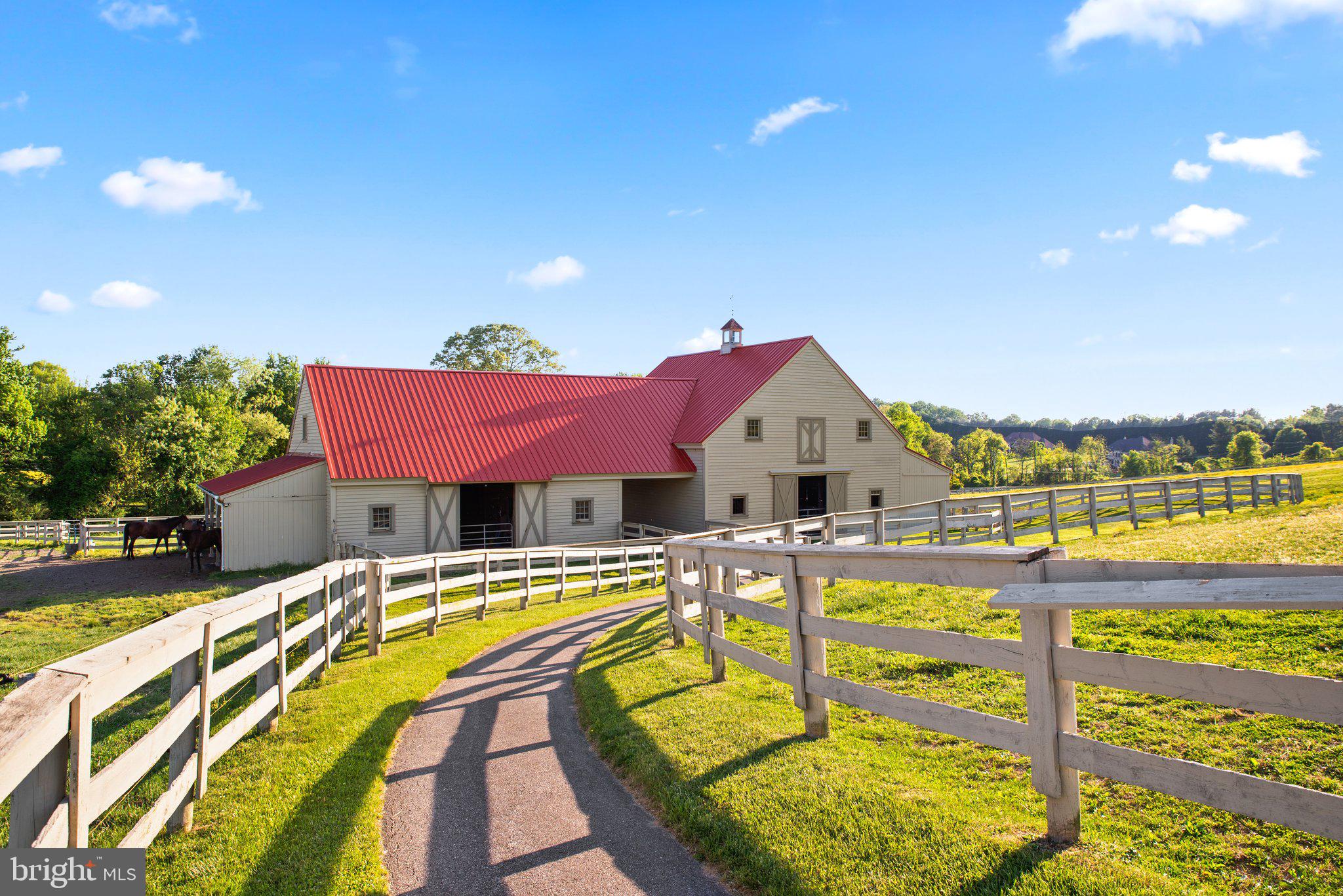 PATERNAL GIFT FARM - Residential