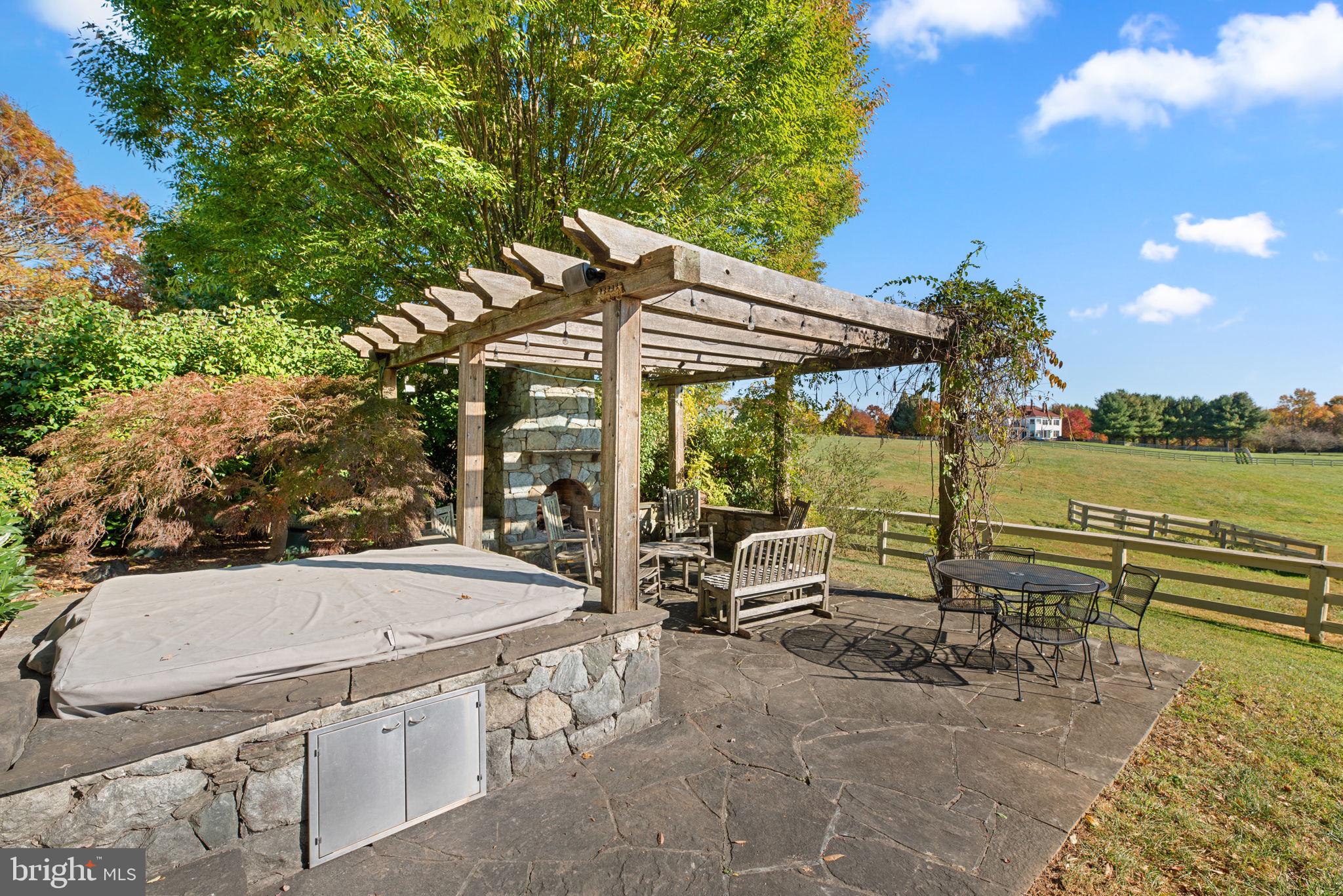 PATERNAL GIFT FARM - Residential