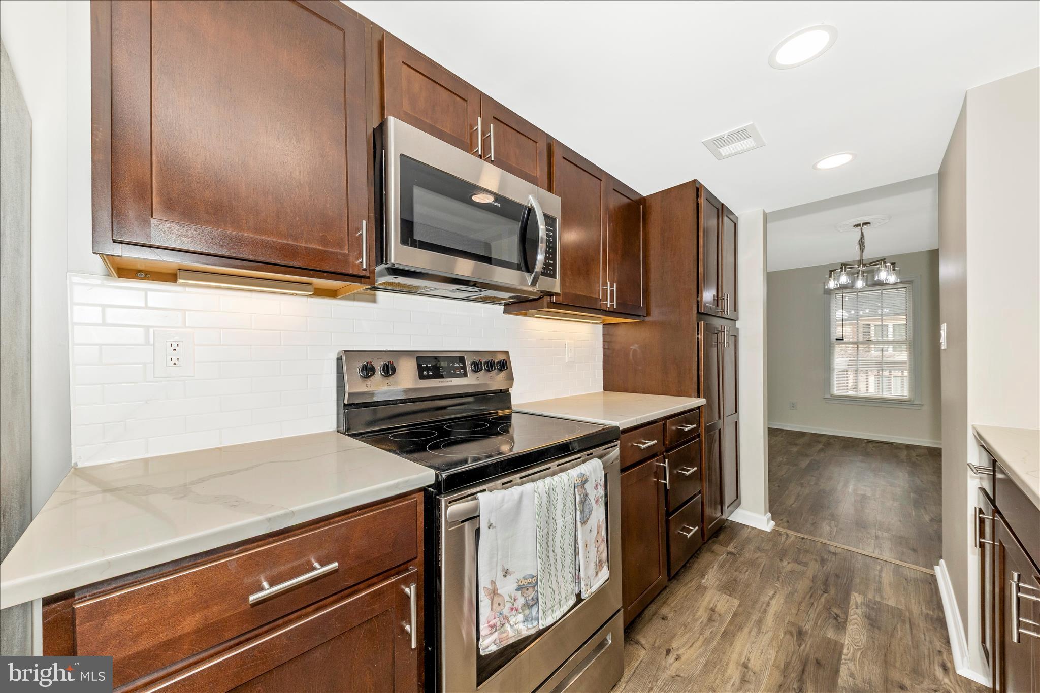 9923 MAPLE LEAF DRIVE