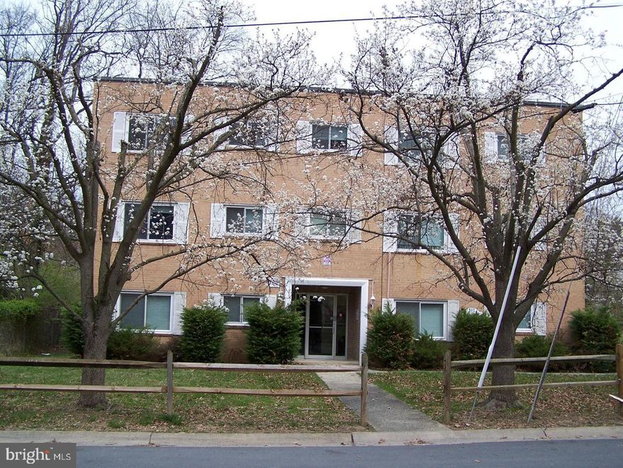 Main level unit in a secured building, great downtown location with gas and water included in rent. Reserved parking space, extra free parking on street. Upgraded kitchen. Modern heat and air wall unit. Ceramic flooring. Short walk to metro stop, shops, restaurants. Next to park and the Rockville recreation center. Nice residential street. Landlord requires credit scores above 640 and income above $36,000 per year, some exceptions may apply, call with any questions or to schedule a showing. Available now!