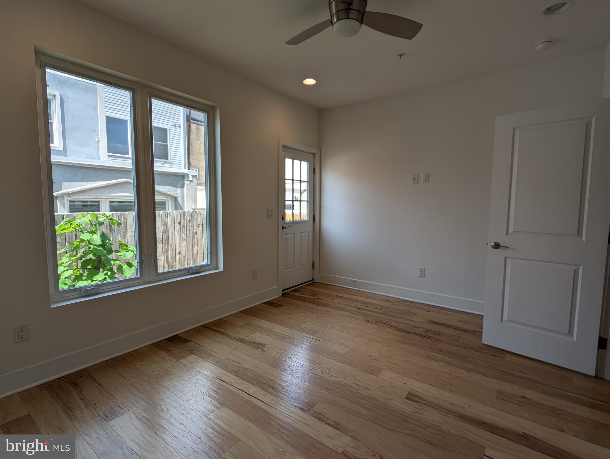 PORT RICHMOND - Residential Lease