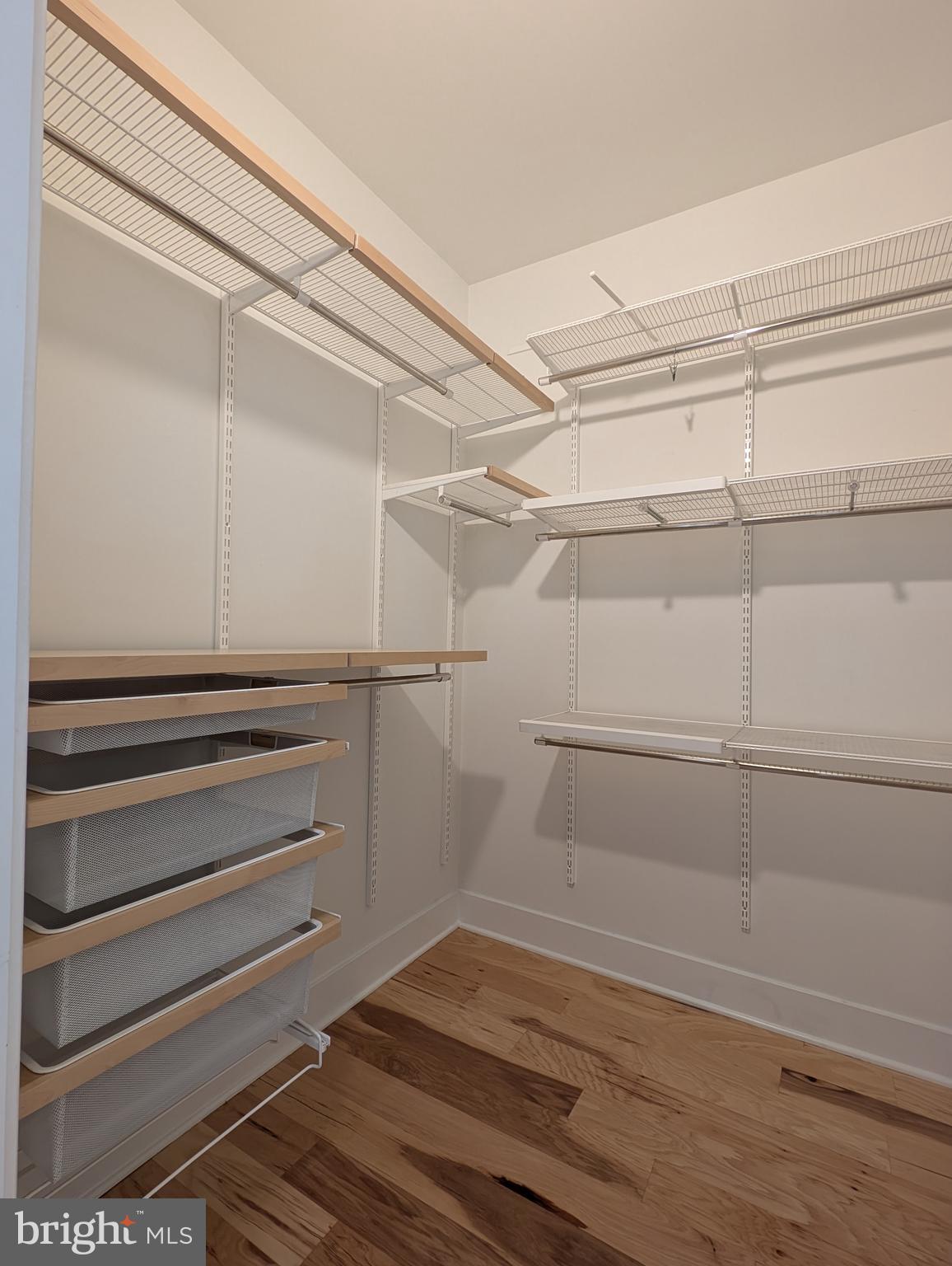 PORT RICHMOND - Residential Lease