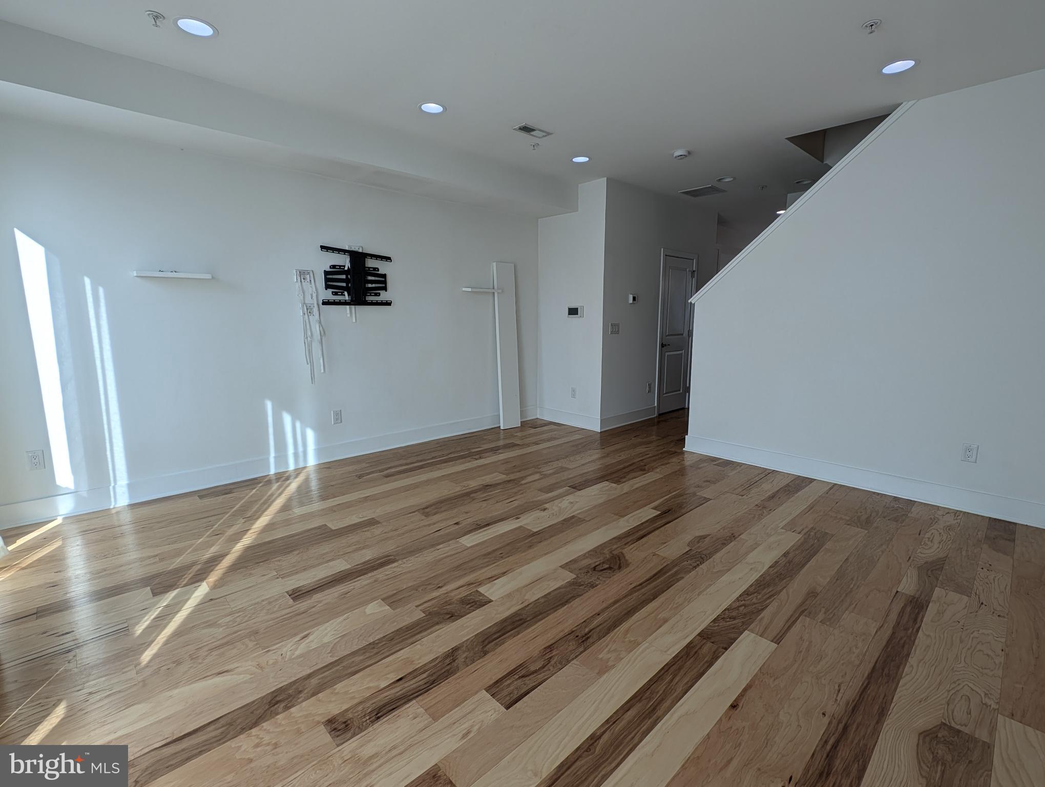 PORT RICHMOND - Residential Lease