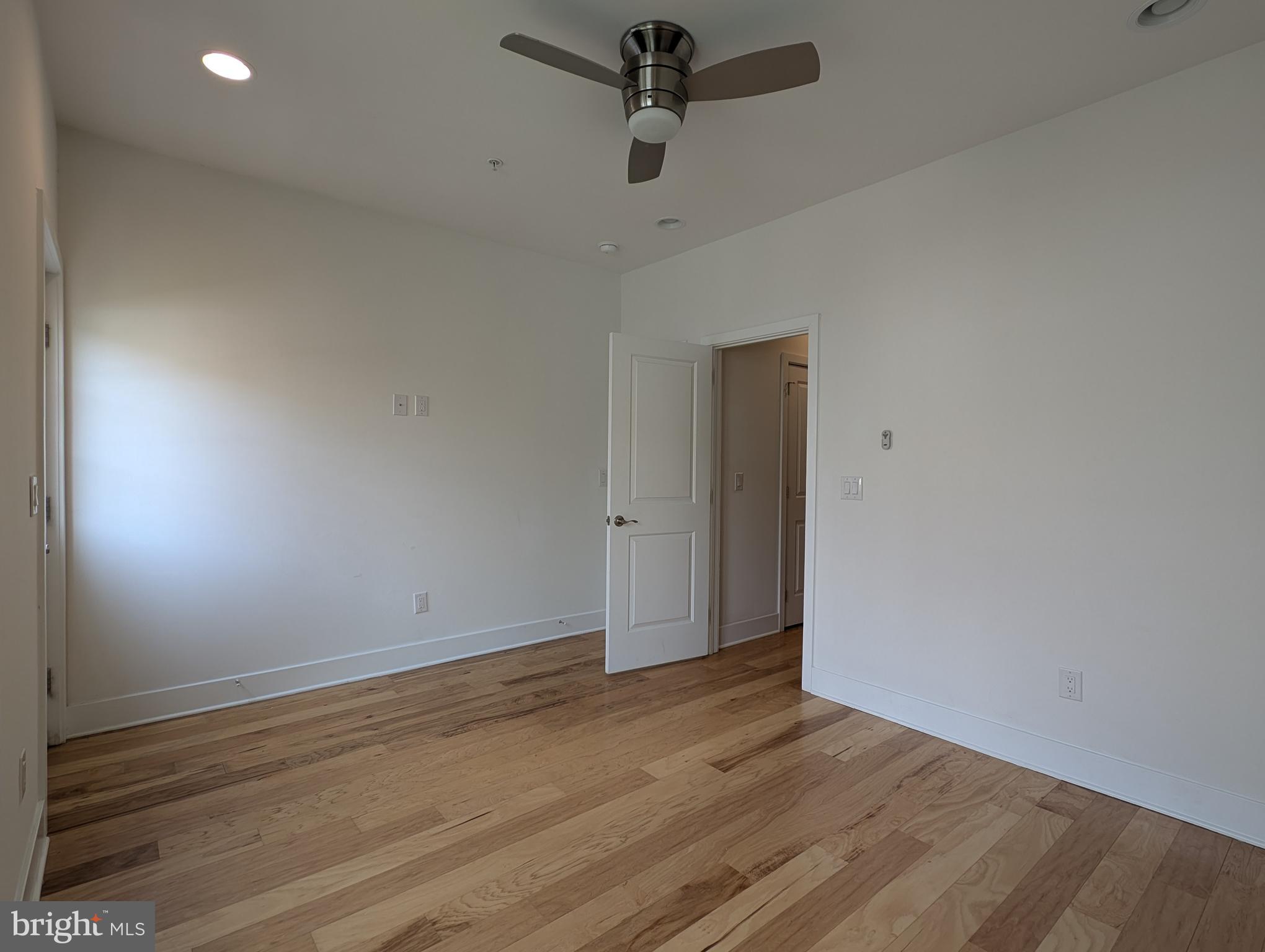 PORT RICHMOND - Residential Lease