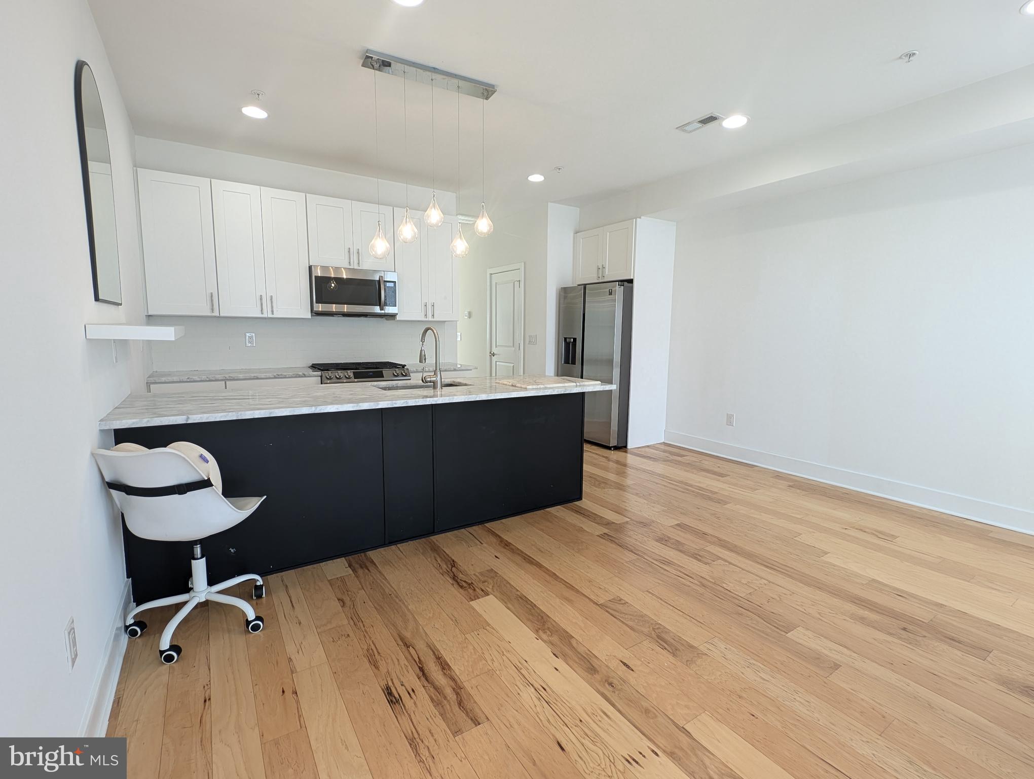 PORT RICHMOND - Residential Lease